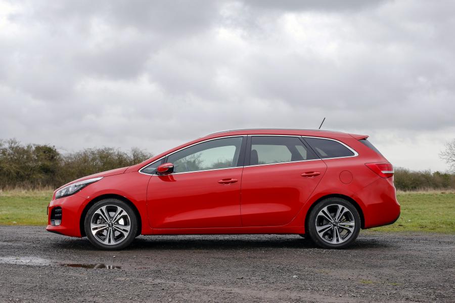  Kia ceed-SW GT Line 2015 года  (UK) (фото 12 из 20)